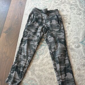 GAP Kids Black and Gray Camouflage Joggers